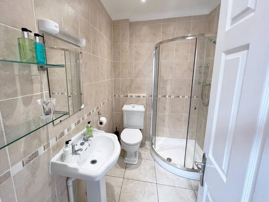 Private Parking, Central Llandudno, King Bed With Ensuite At Clement Lodge エクステリア 写真