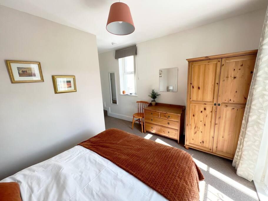 Private Parking, Central Llandudno, King Bed With Ensuite At Clement Lodge エクステリア 写真