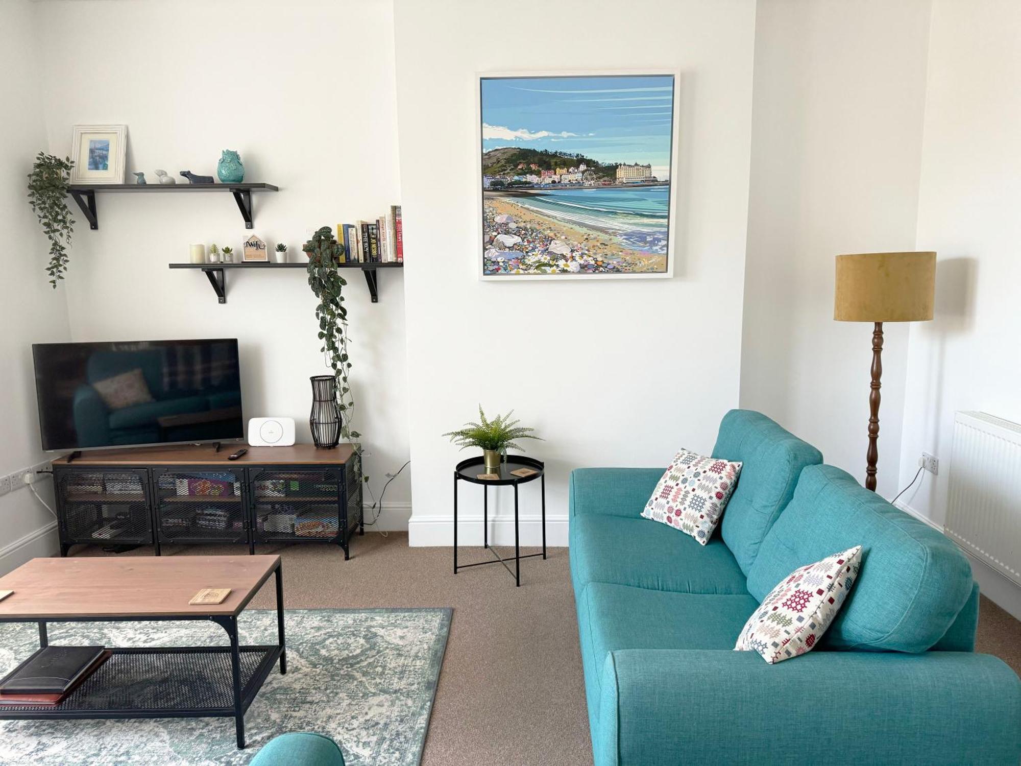 Private Parking, Central Llandudno, King Bed With Ensuite At Clement Lodge エクステリア 写真