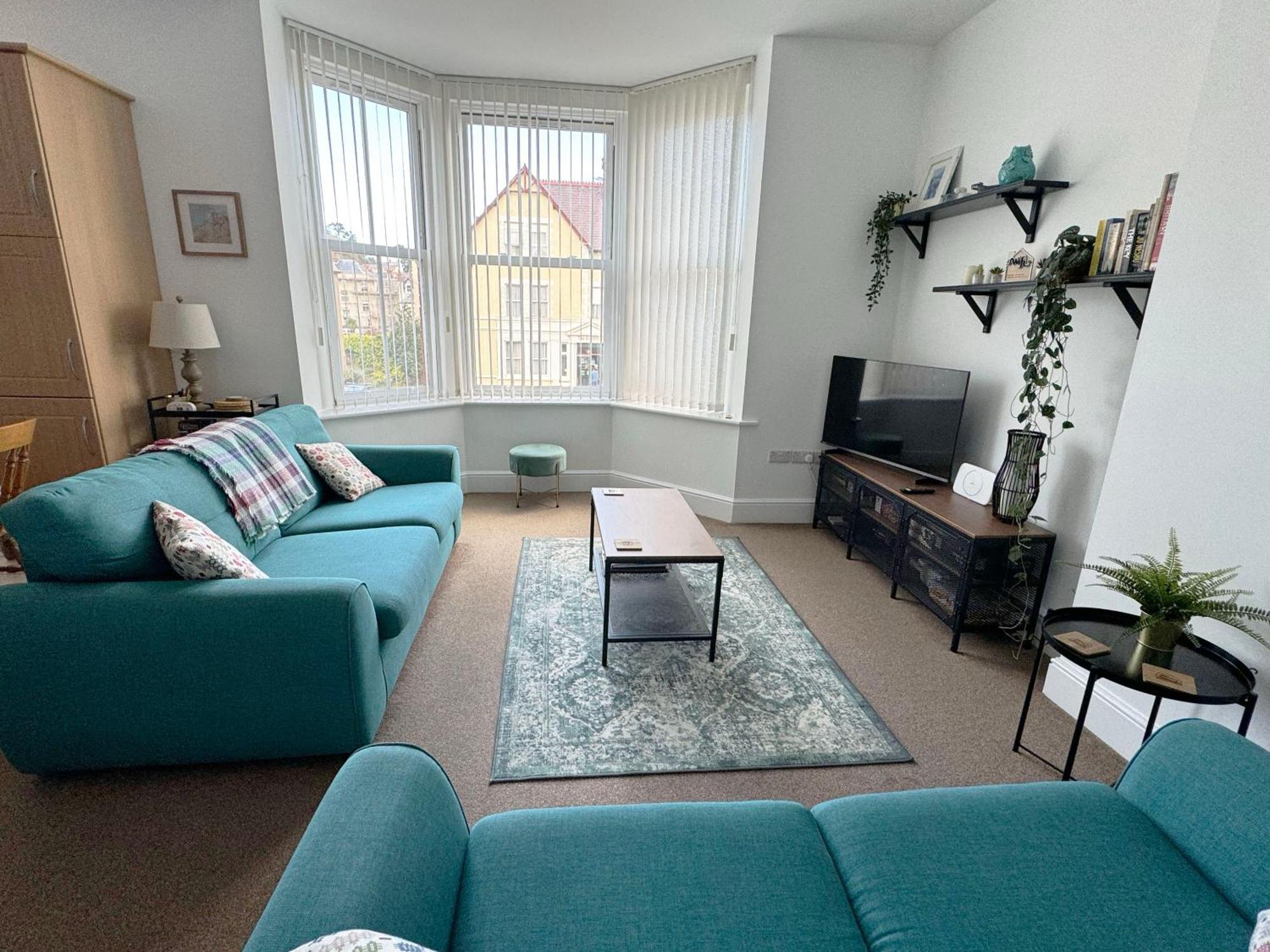 Private Parking, Central Llandudno, King Bed With Ensuite At Clement Lodge エクステリア 写真