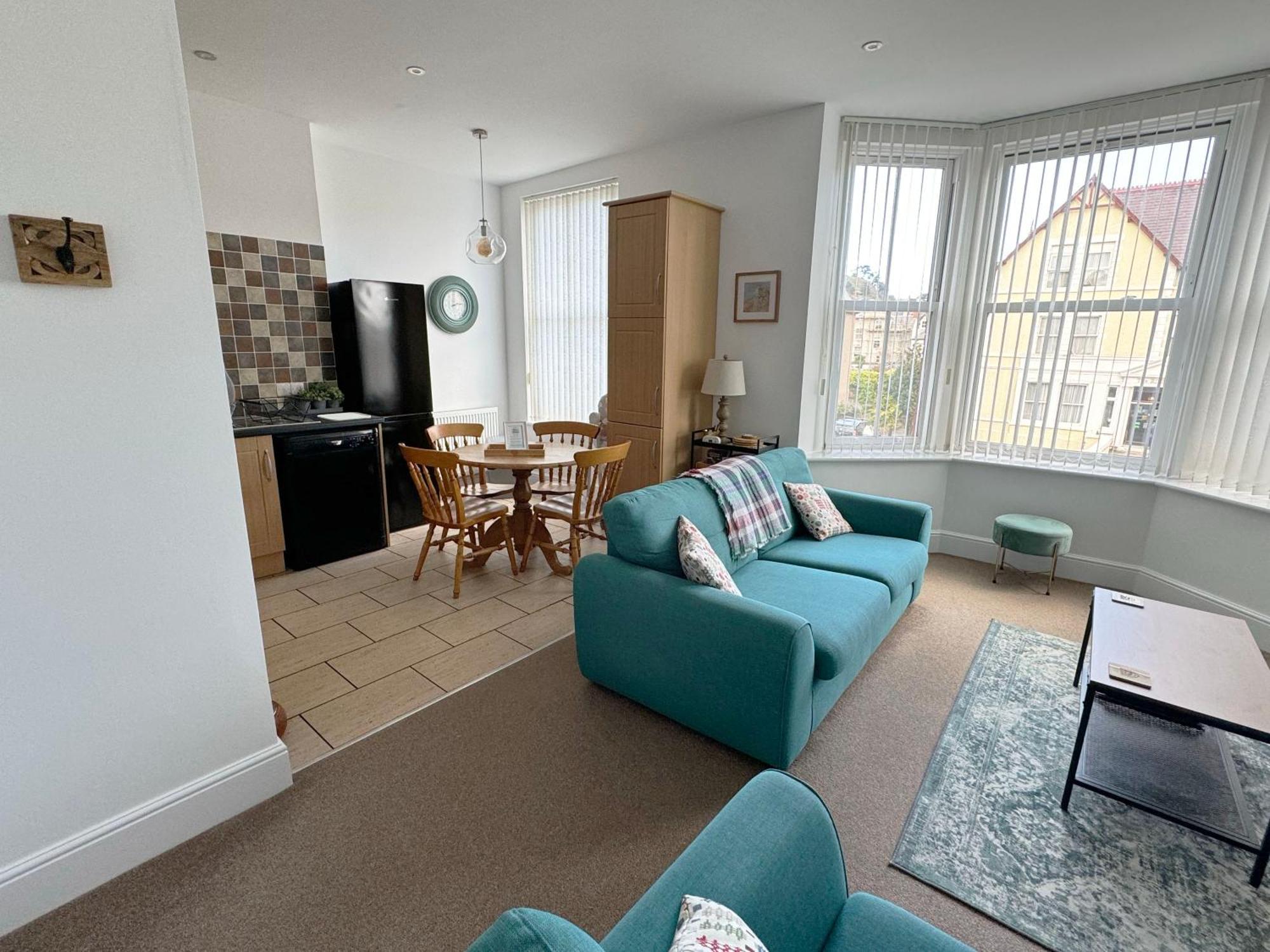 Private Parking, Central Llandudno, King Bed With Ensuite At Clement Lodge エクステリア 写真